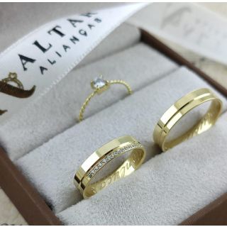 Aliança de Casamento Fina Alvorada Ouro 18K 4mm retas c/ Zircônias