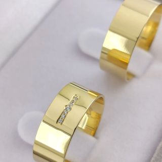 Aliança de Casamento Larga Araruama Ouro 18K 7mm retas c/ Zircônias