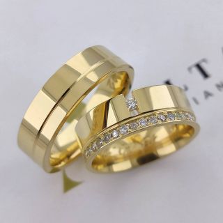 Aliança de Casamento Larga Cuaite Ouro 18K 7mm retas c/ Zircônias