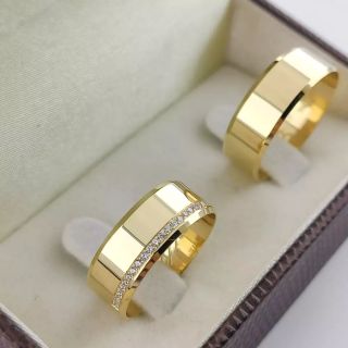 Aliança de Casamento Larga Cuba Ouro 18K 7mm retas c/ Zircônias