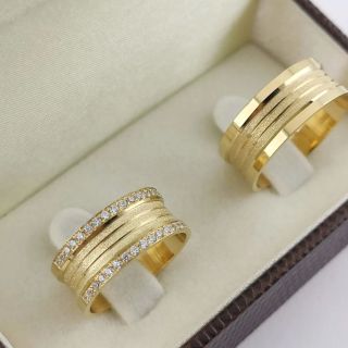 Aliança de Casamento Larga Letónia Ouro 18K 8mm retas c/ Zircônias