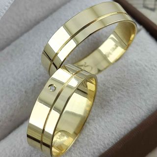 Aliança de Casamento Larga Turquia Ouro 18K 8mm retas c/ Zircônias