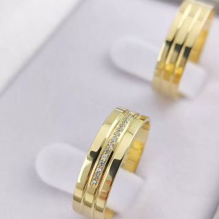 Aliança de Casamento Tradicional Angra Ouro 18K 5mm retas c/ Zircônias