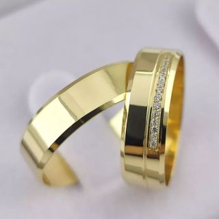 Aliança de Casamento Tradicional Aracaju Ouro 18K 5mm retas c/ Zircônias