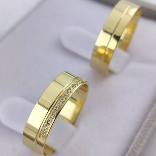 Aliança de Casamento Tradicional Aracruz Ouro 18K 5mm retas c/ Zircônias