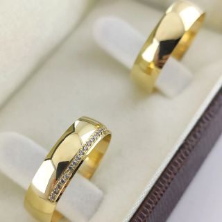 Aliança de Casamento Tradicional Araguaína Ouro 18K 5mm Abaulada c/ Zircônias