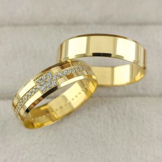 Aliança de Casamento Tradicional Madagáscar Ouro 18K 5mm retas c/ Zircônias