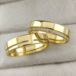 Aliança de Casamento Tradicional Malta Ouro 18K 5mm retas c/ Zircônias