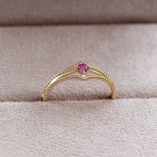 Anel de Formatura Phoebe Ouro 18K c/ Zircônia Rosa