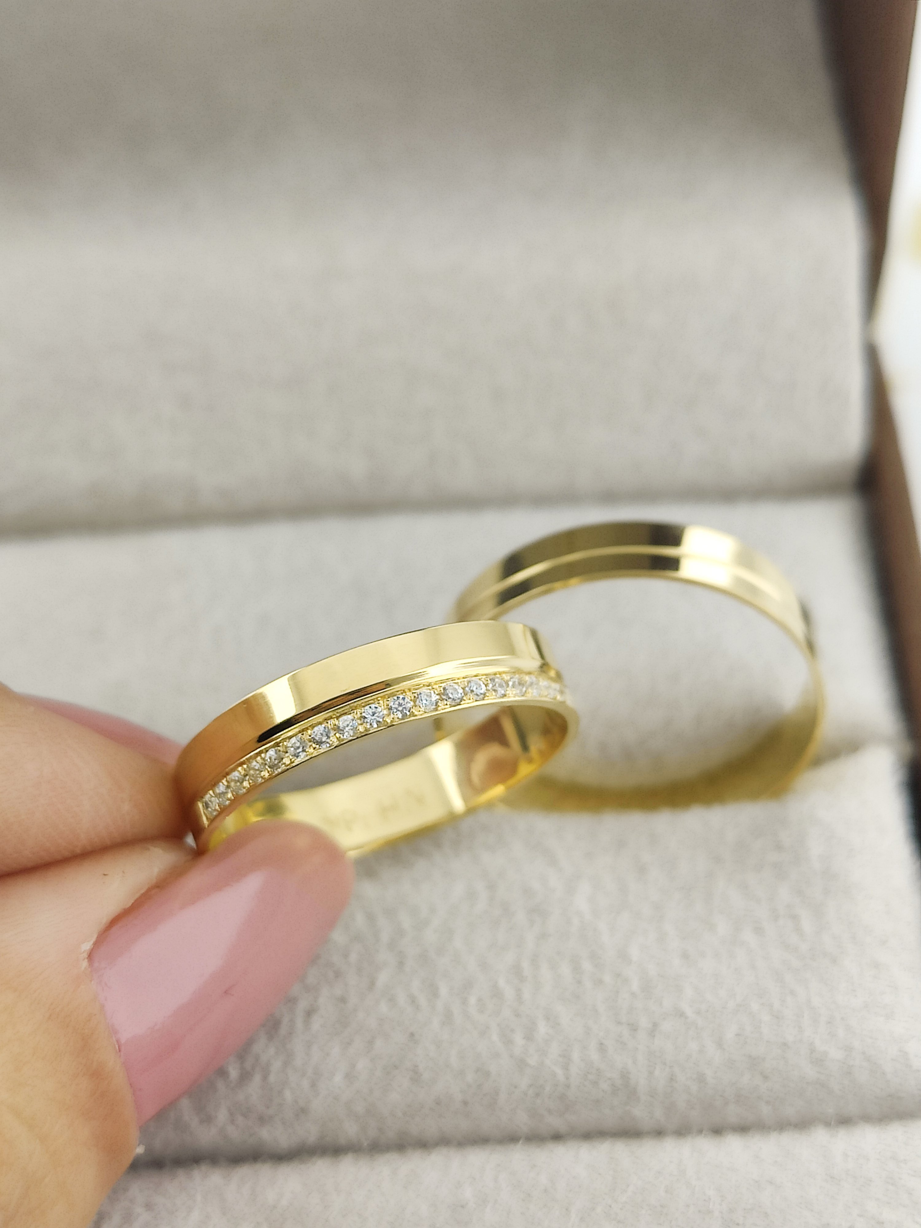 Aliança de Casamento Ouro 18K Líbia 4mm | Aliança Fina Reta