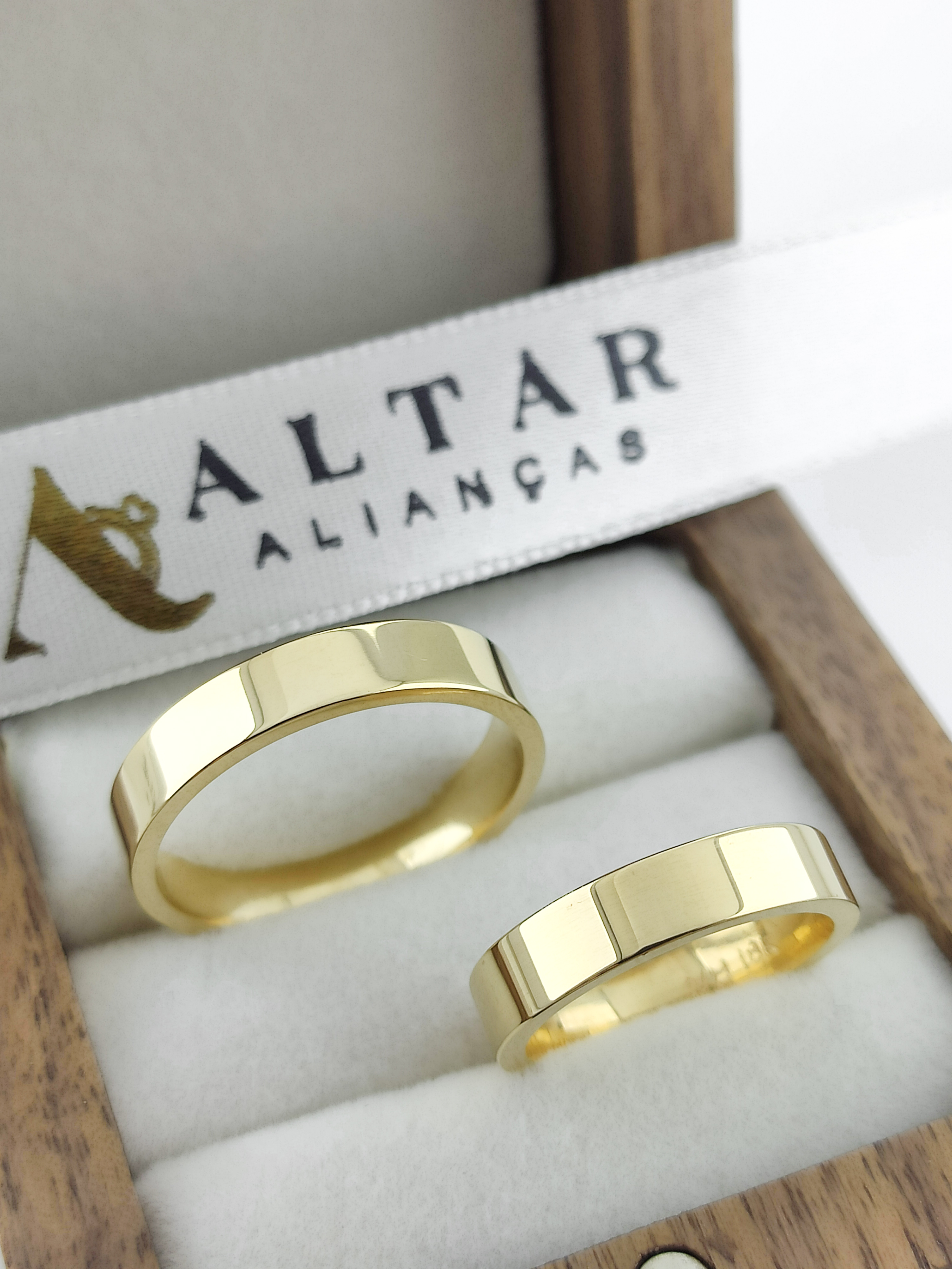 Aliança de Casamento Ouro 18K Bolívia 4mm | Aliança Fina Anatômica