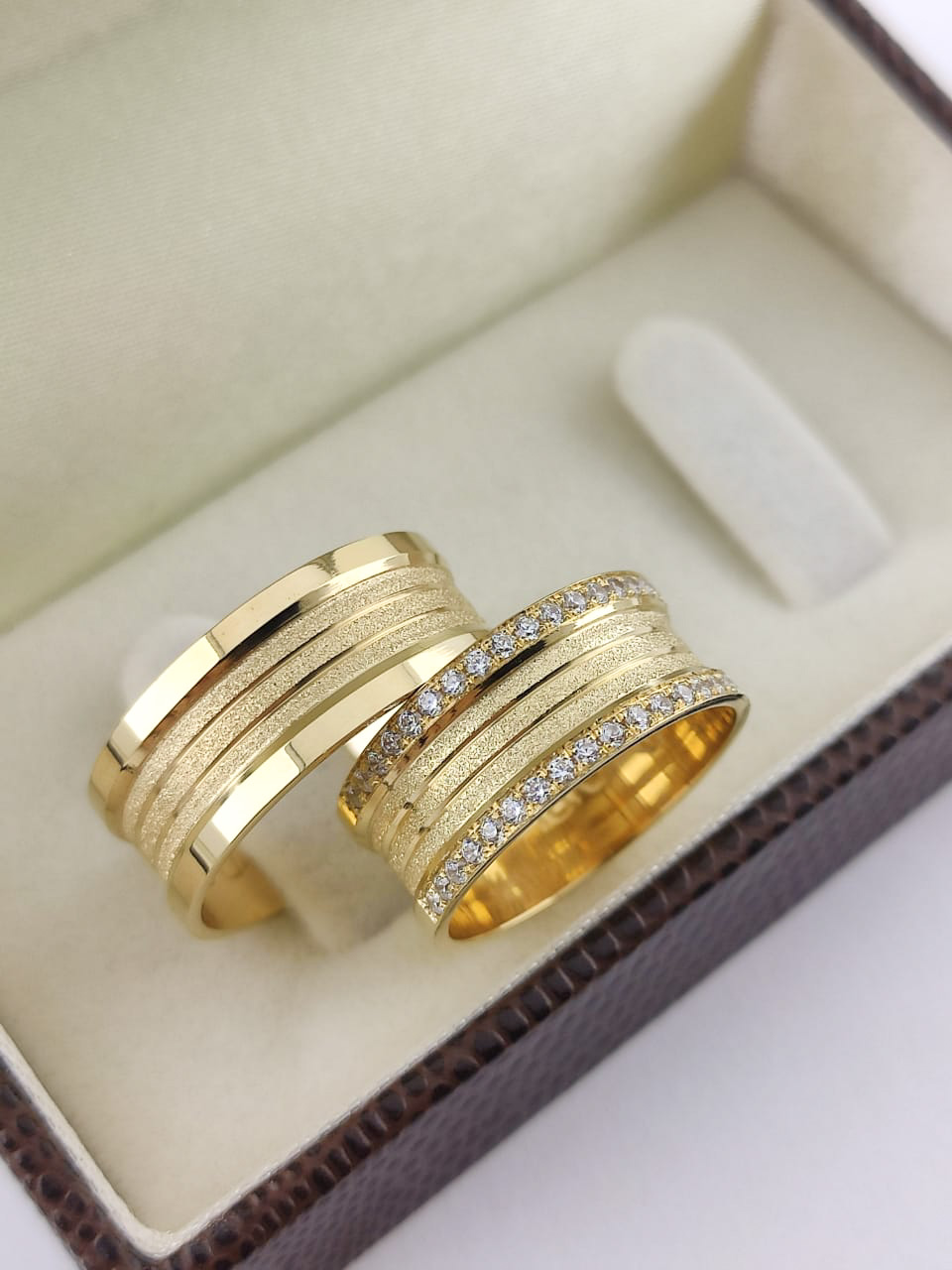 Aliança de Casamento Ouro 18K Letónia 8mm | Aliança Grossa Reta